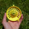 Couvercle OkyBee jaune sur fond blanc